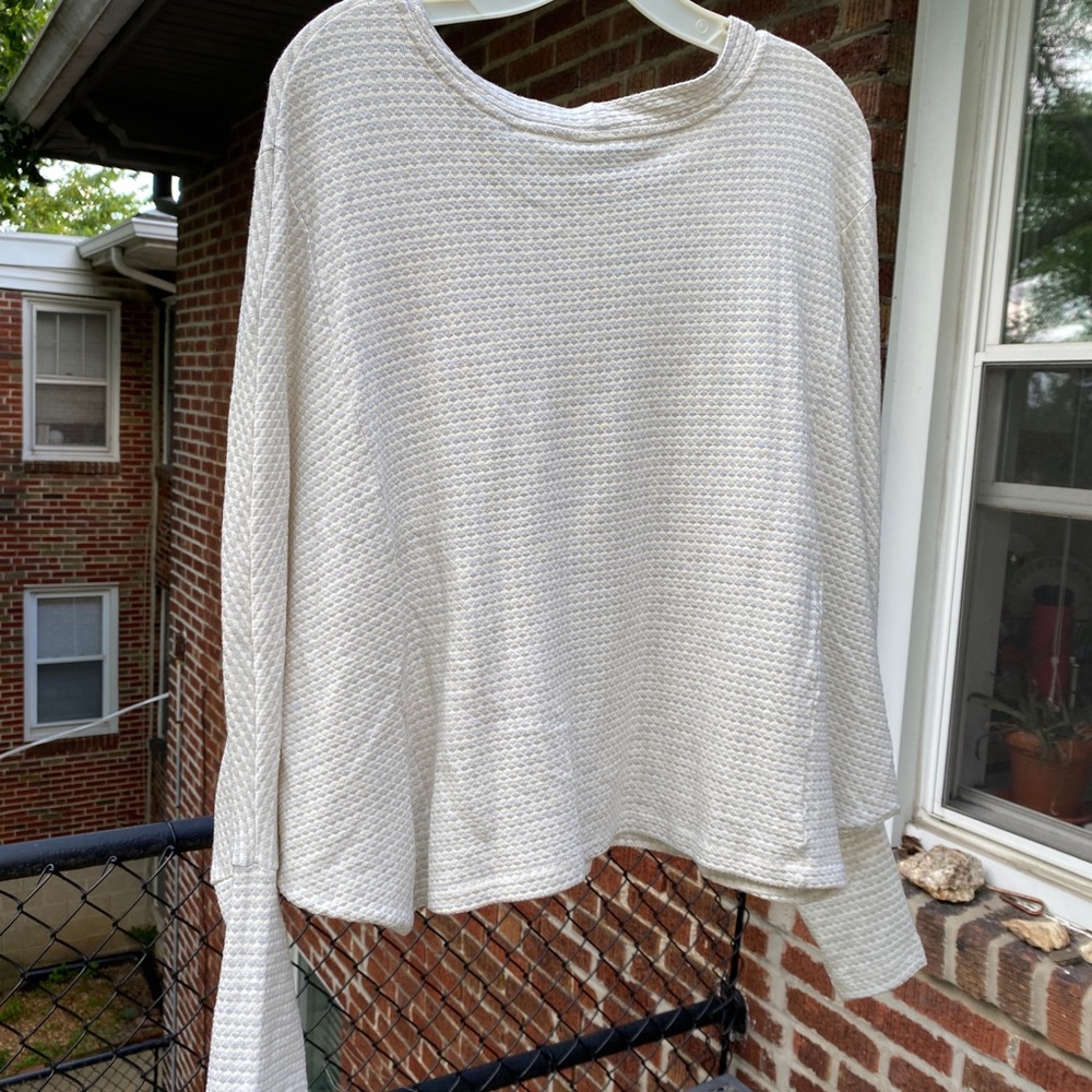 Amour Vert Sweatshirt women M/L NWoT